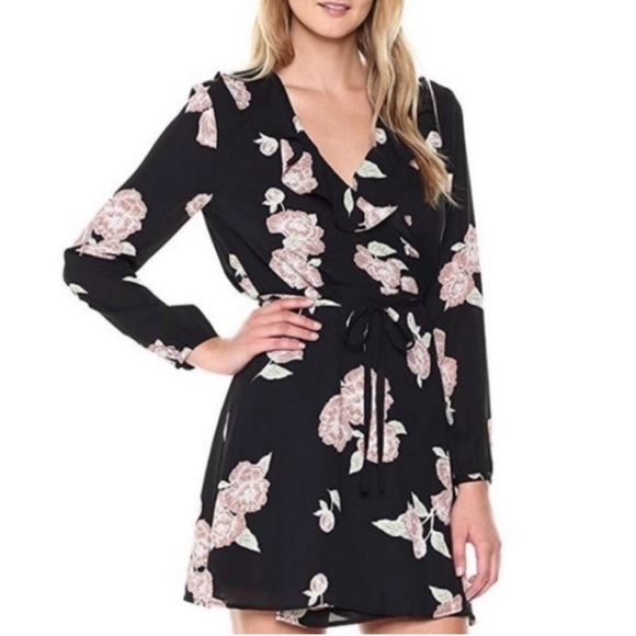 cupcakes & cashmere Dresses & Skirts - cupcakes & cashmere Black Floral Long Sleeve Dress